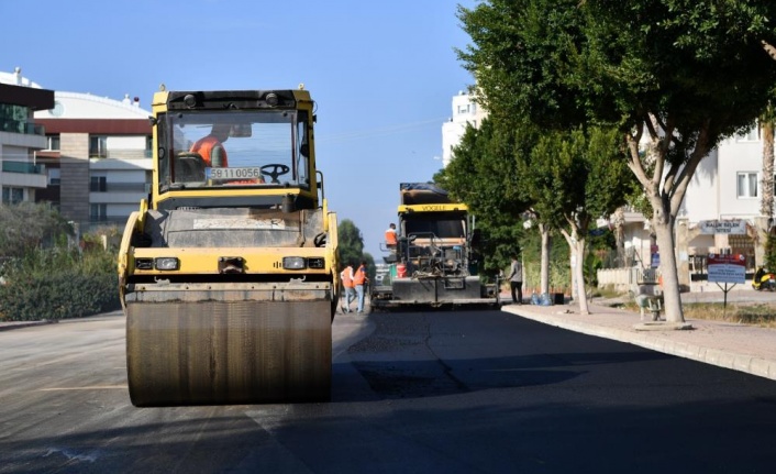 İki sokak arasına bin 500 ton sıcak asfalt