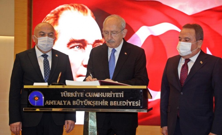 Kılıçdaroğlu’ndan Böcek’e nazar boncuğu
