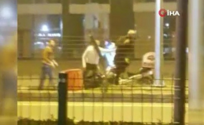 Kuryeyi defalarca bıçakladılar