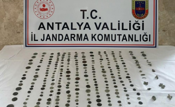 Motosikletle tarihi eser kaçakçılığı jandarmaya takıldı