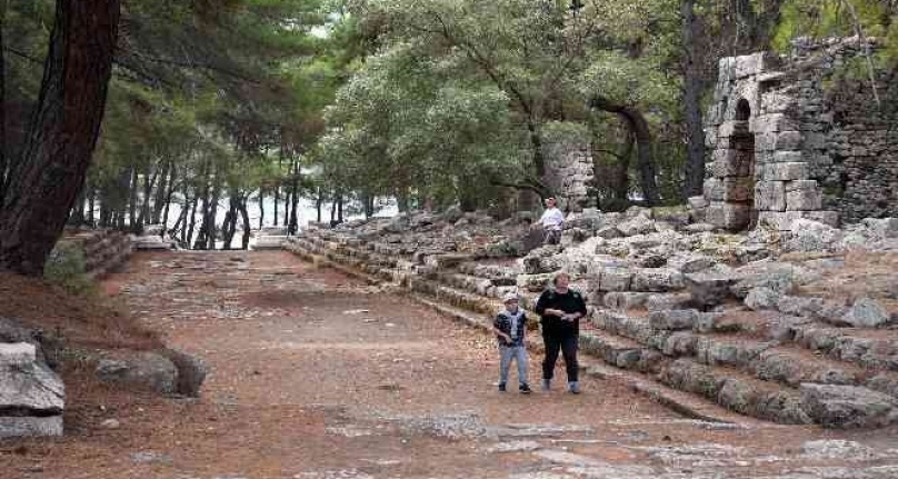 Phaselis'e ziyaretçi akını