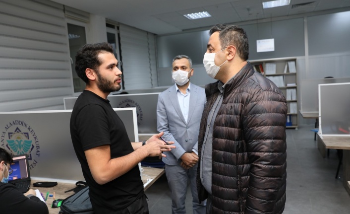 Rektör Kalan'dan kütüphaneye ziyaret