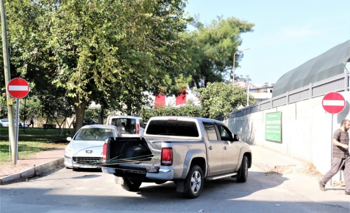 Sürücülerin yasak yol inadı, diğer sürücüleri isyan ettirdi