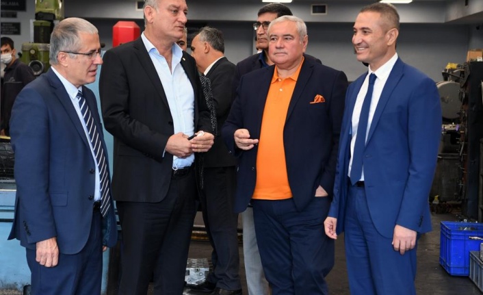 “Üniversite mezunu olmak ile ustabaşı olmak arasında bir statü farkı yok”