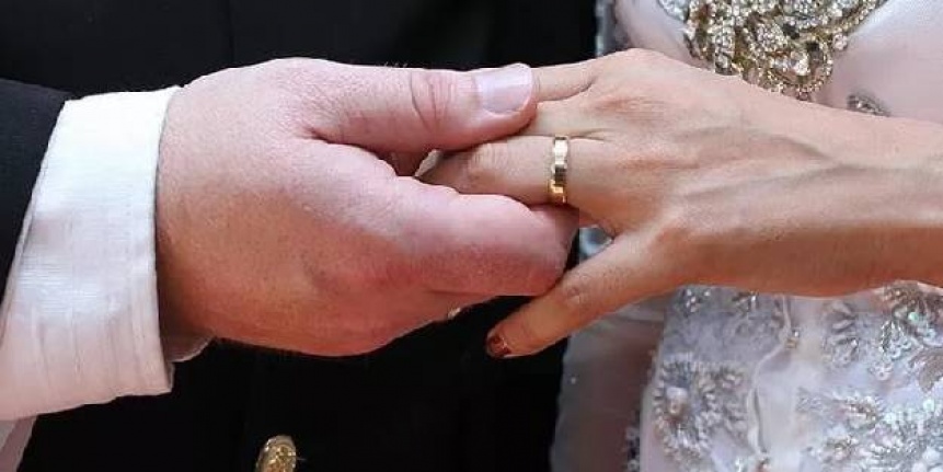 Yargıtay'dan emsal karar! Mesajla aldatan eş tazminat ödeyecek