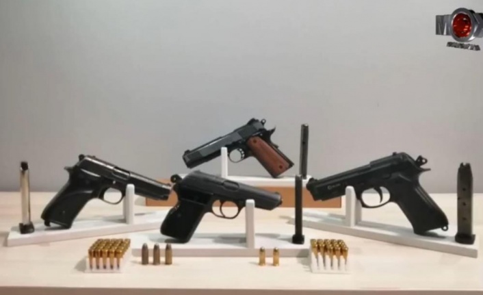 Yasa dışı silah ticaretine polis baskını