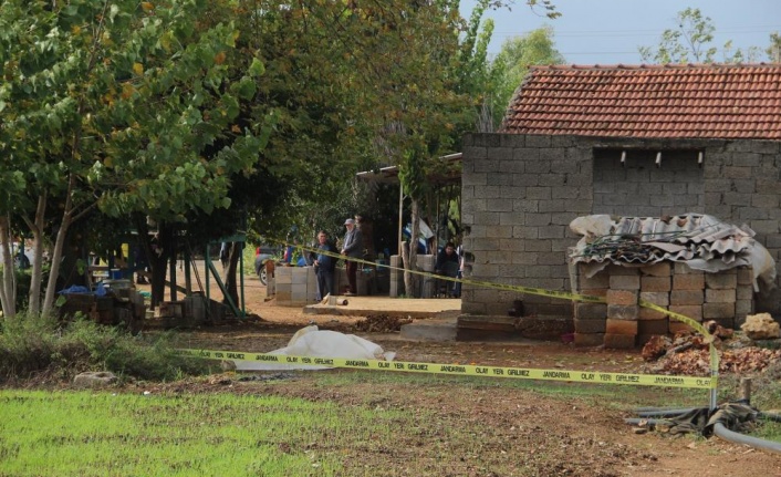 Yaşlı adam bahçesinde av tüfeğiyle öldürülmüş halde bulundu