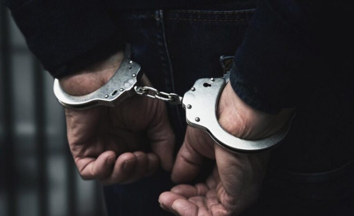 20 suç kaydı bulunan hırsızlık şüphelisi polisten kaçamadı