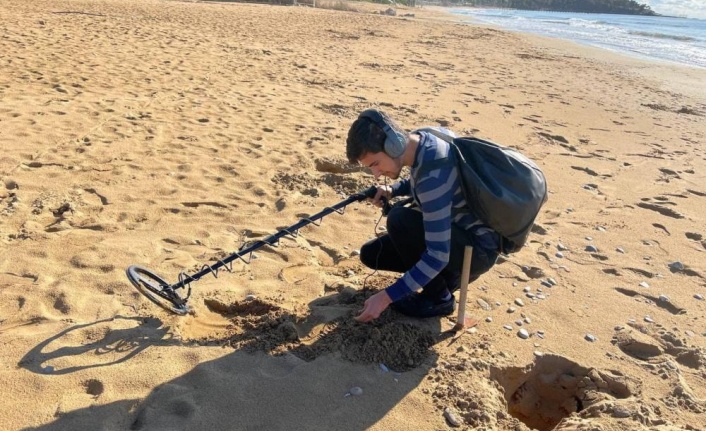 Alanya'da define avcıları sahili köstebek yuvasına dönüştürdü