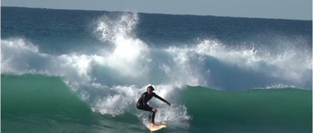 Alanya'da sörfçüler dev dalgaları fırsat bildi