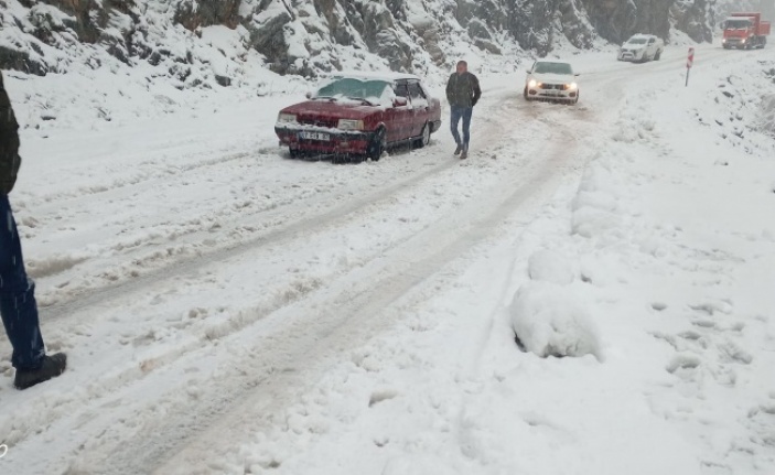 Alanya'nın yayla yollarında kar esareti