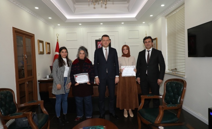 Alanya’da kütüphane yaptıran öğretmenlere başarı belgesi