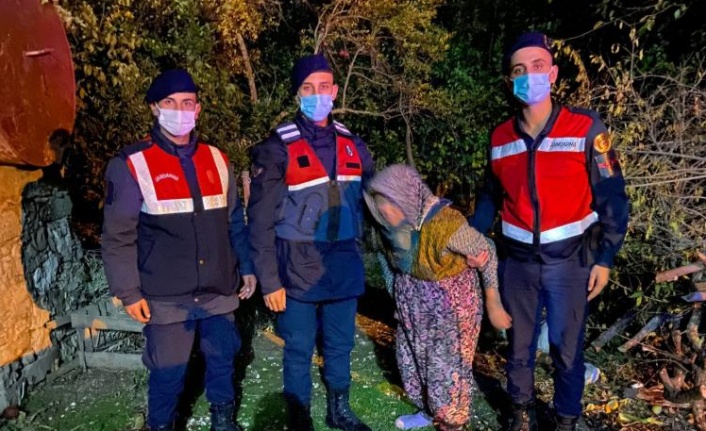 Alzheimer hastası kayıp kadın jandarma tarafından bulundu