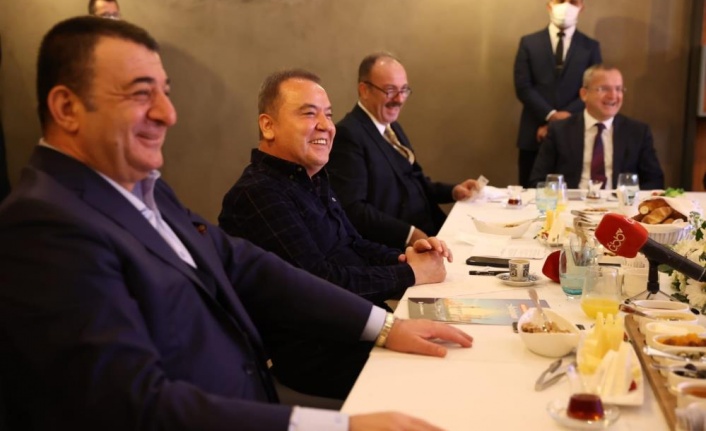 Başkan Böcek, turizmcilerle buluştu