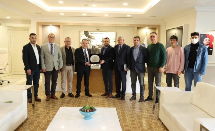 Başkan Böcek’ten Şampiyon raftingcilere destek