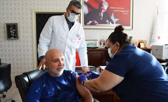 Başkan Çavuşoğlu'ndan Alanyalılara aşı çağrısı