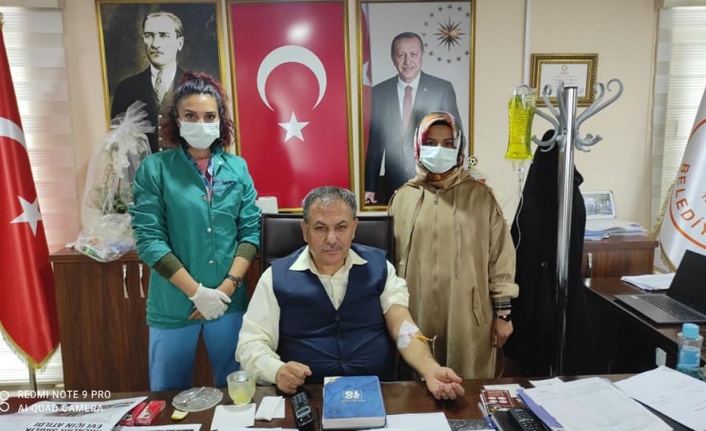 Başkan Özeren'e makam odasında serum bağlandı