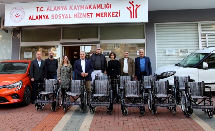 Başkan Şahin'den, Engelliler Günü'ne özel tekerlik sandalye bağışı