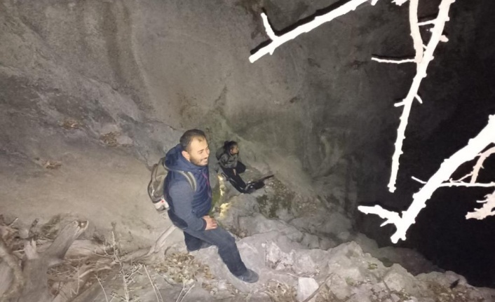 Bey Dağları'nda yolunu kaybeden 1'i kadın 2 kişi jandarma tarafından kurtarıldı