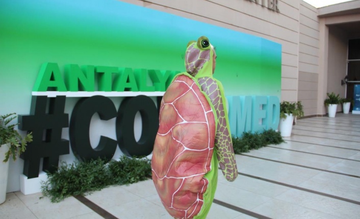 Deniz kaplumbağası kostümü ile COP 22’de farkındalık oluşturmaya çalıştı