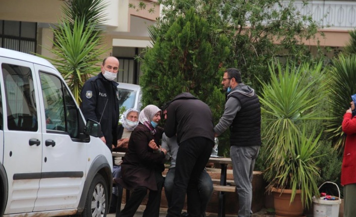 Emekli öğretmen kocası tarafından bıçaklanarak öldürüldü