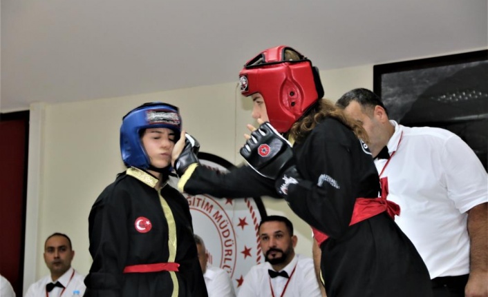 Gençler, en iyi Osmanlı tokadı için ter döktü