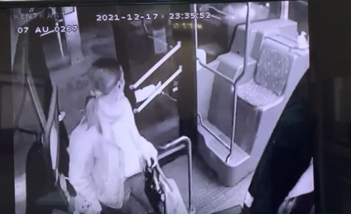 Halı saha dönüşü ölüme neden olan kazada, otobüsteki yolcuların telaş anları güvenlik kamerasında