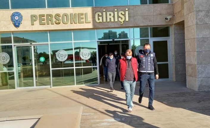 İnternet siteleri üzerinden 51 kişiyi 257 bin TL dolandırdılar