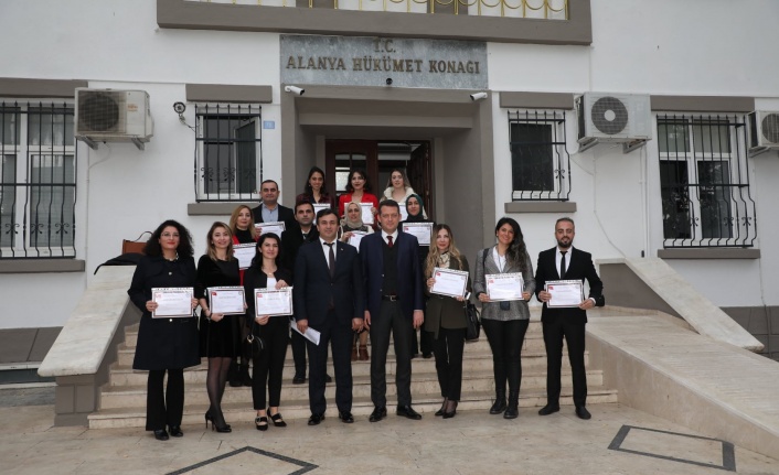 Kaymakam Ürkmezer'den öğretmenlere başarı belgesi