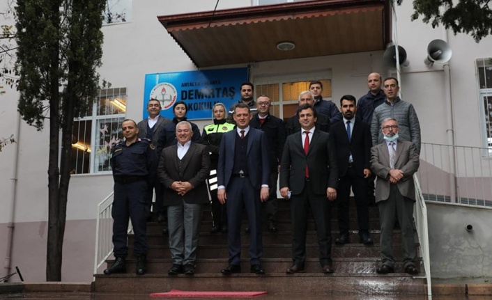 Kaymakam Ürkmezer ve Başkan Şahin'den okul ziyareti