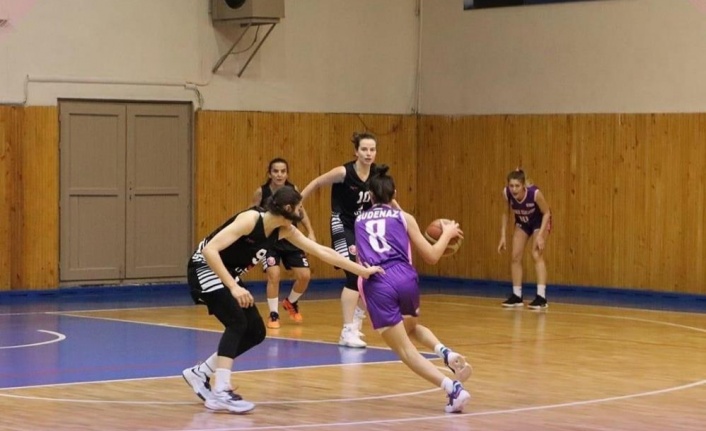 Kepez’in kızları galip döndü