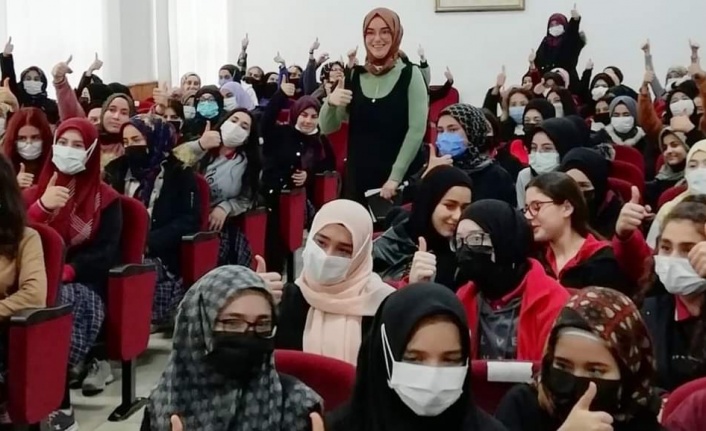 Kim Milyoner Olmak İster yarışmacısı Ümmü Gülsüm öğrencilerle bir araya geldi