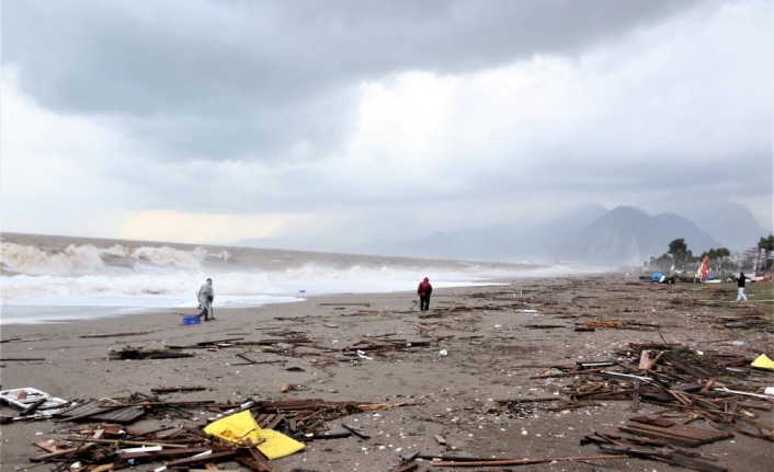 Milyonlarca turisti ağırlayan sahil moloz yığınına döndü