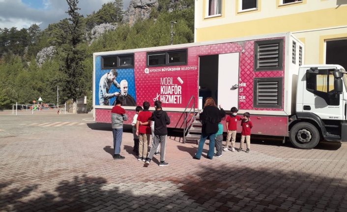 Mobil Kuaför ilçelerde! Kırsal mahallelerdeki 829 vatandaşa hizmet 