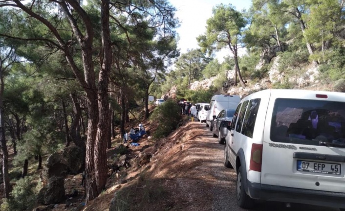 Ormanlık alanda kafasından silahla vurulmuş ceset bulundu