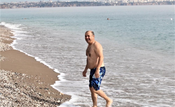 Türkiye kar beklerken Antalya’da yaz günlerini aratmayan görüntüler