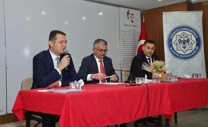 Vali Yazıcı Alanya’da muhtarlarla buluştu 