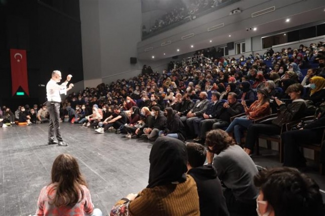 Yazar Bekir Develi’ye Alanya’da büyük ilgi 