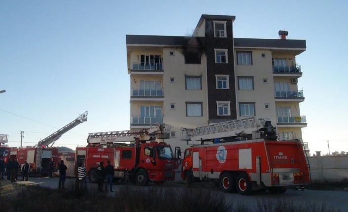 5 katlı binada korkutan yangın