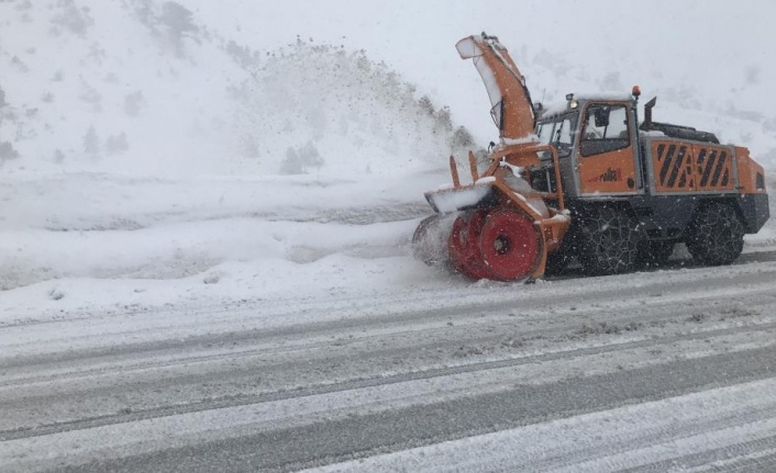 Akseki-Seydişehir karayolu kar ve tipi sebebiyle tamamen trafiğe kapandı