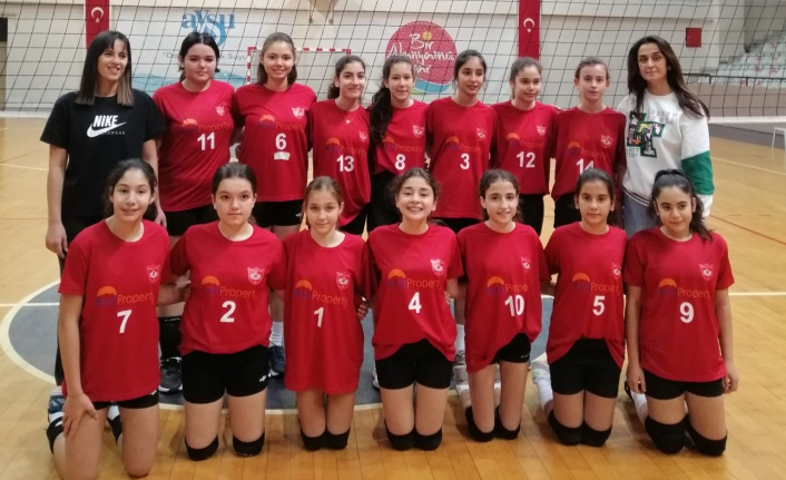 Alanya Belediyespor Midi Kız Takımı'ndan 3-1'lik galibiyet