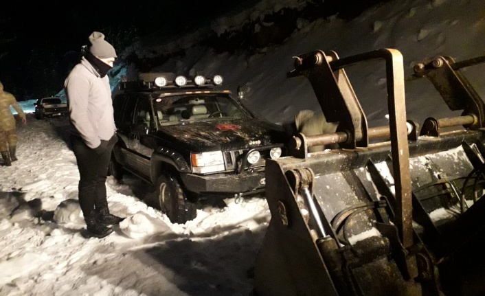 Alanya'da 11 araç ve 40 kişi karda mahsur kaldı