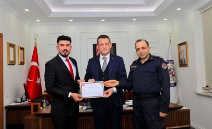 Alanya'da firariyi yakalayan jandarmaya başarı belgesi verildi