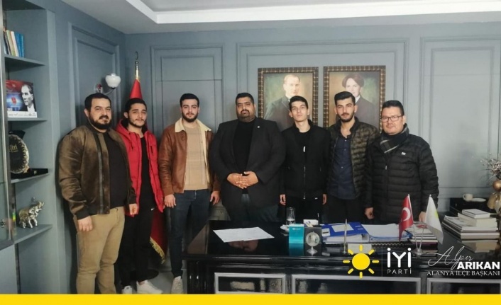 Alanya İYİ Parti'ye gençlerden yoğun ilgi