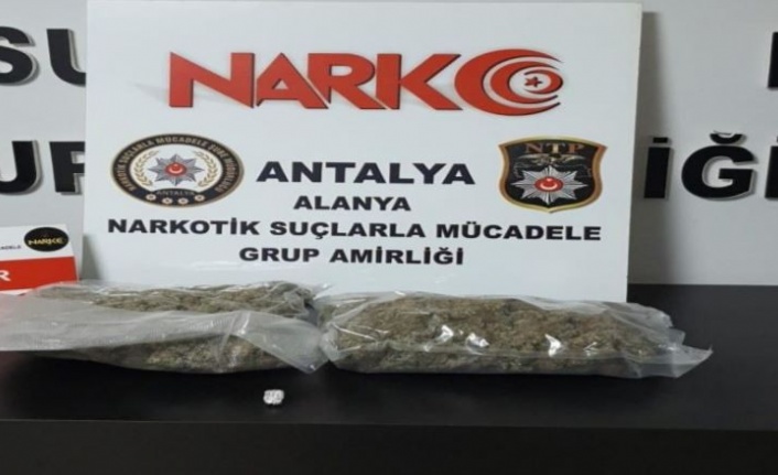 Alanya Otogar'da şüpheli şahsın üzerinden 960 gram esrar çıktı
