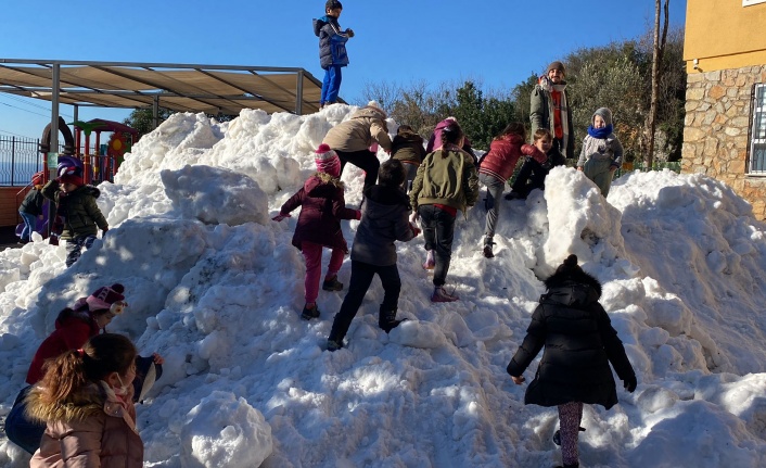 Alanya Belediyesi'nden öğrencilere kar sürprizi