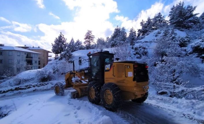 Alanya’dan Akseki’ye greyder ve personel desteği