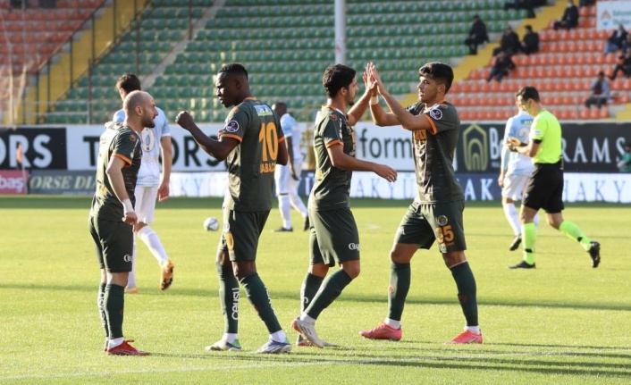 Alanyaspor evinde 1 puana razı oldu