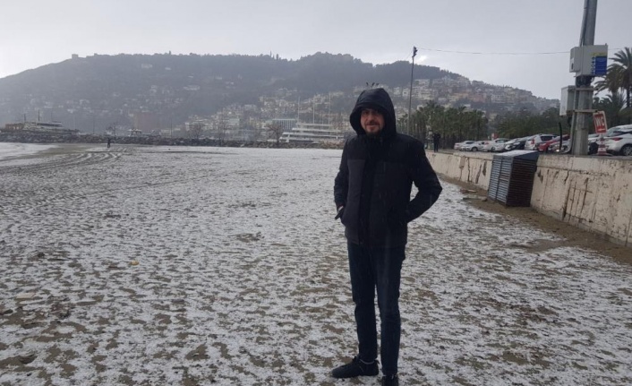 Alanya’ya 53 yıl aradan sonra kar yağdı