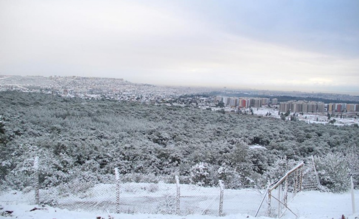 Antalya’ya 29 yıl sonra gelen karla beyaza bürünen kent havadan görüntülendi